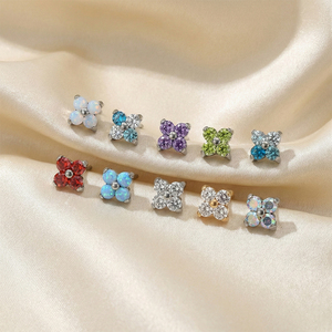 Orecchini a Perno con Quadrifoglio in Zirconia G23 per Piercing alla Cartilagine, Filettatura Interna per Helix, Vendita all'Ingrosso - Product Image 2