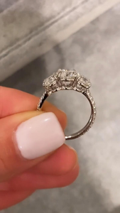 แหวนเพชรทรงกลม 3 เม็ด แหวนหมั้นเพชรเลี้ยงในห้องปฏิบัติการ ทอง 14K แหวนทริโลจี ดีไซน์หรูหรา ของขวัญเครื่องประดับชั้นดีสำหรับผู้หญิง - Product Image 6