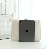 Sac pour ordinateur portable en nylon minimaliste style Ins pour ordinateur portable de 14 pouces, imperméable, léger, portable, sac de transport pour femmes, en forme de nuage
