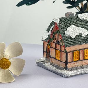 ของตกแต่งบ้านเรซิ่นรูปบ้านขนมปังขิง งานแฮนด์เมดคุณภาพสูง ราคาประหยัด น่ารัก เหมาะสำหรับตกแต่งคริสต์มาส ราคาสุดคุ้ม - Product Image 3