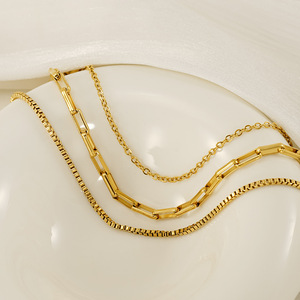 Collier à chaînes superposées en acier inoxydable plaqué or 18 carats, maillons géométriques multicouches, pour usage quotidien - Product Image 5