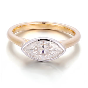 Anillo de compromiso minimalista de oro amarillo macizo de 14K/18K con diamante cultivado en laboratorio de corte trion, hecho a mano, diseño original, joyería para mujer. - Product Image 2