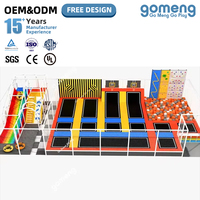Parc de jeux intérieur commercial pour enfants, équipement de jeu personnalisé sur le thème de l'espace, parc de trampolines avec piscine en mousse et structure d'escalade