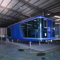 Capsule écologique en conteneur maritime modifié de 40 pieds, maison préfabriquée avec panneaux sandwich, design moderne, 1 chambre, 1 salle de bain, à vendre