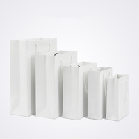 Vente en gros d'emballage en carton avec logo personnalisé sac en papier blanc de luxe pour bijoux à provisions avec poignées