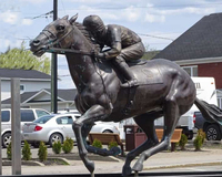 Sculpture de cheval de course en bronze Offre Spéciale grandeur nature avec statue de jockey