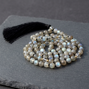 Collar Mala de 108 Cuentas de Labradorita, Anudado a Mano, con Borla Tibetana, Cuentas de Oración, Yoga, Meditación, Venta al por Mayor, India - Product Image 1