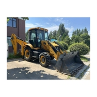 Chargeuse-pelleteuse JCB 3CX d'occasion, peinture d'origine, 4x4 avec godet 6-en-1 et bras télescopique pour projets municipaux