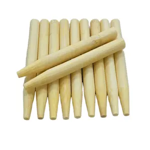 Poqueres de bambu cru para enchimento e imprensa sua erva legal em seus envoltórios ou cones com fácil