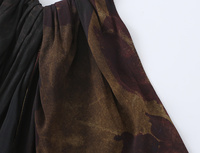Robe midi décontractée et élégante pour femme, nouvelle collection été 2026, imprimé tendance, col halter, style rétro chic sans manches, coupe ajustée.