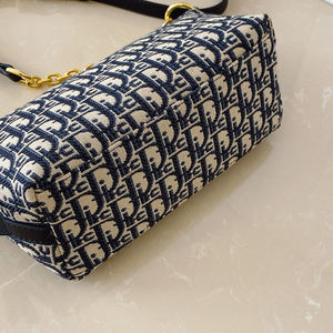 Sac messager en PU à motif géométrique tendance. Avec une chaîne. Convient à un usage quotidien. - Product Image 5