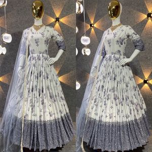 Costume Anarkali brodé lourd pour mariage et fête au prix de gros du fabricant et des fournisseurs indiens - Product Image 4