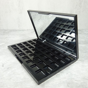 40 pans Colors <b>Big</b> Eyeshadow Palette Plastic Black/White Empty Eye Shadow Cases Cosmetics Makeup Plastic Boxes - Product Image 1