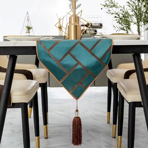 Camino <span class=keywords><strong>de</strong></span> <span class=keywords><strong>mesa</strong></span> <span class=keywords><strong>de</strong></span> poliéster <span class=keywords><strong>de</strong></span> ganchillo, respetuoso con el medio ambiente, Color verde - Product Image 2