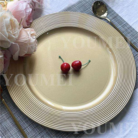 Assiettes personnalisées de 13 pouces pour banquet de fête élégantes rondes en plastique en spirale dorée pour table de mariage Assiettes de présentation en or pour dîner et réception