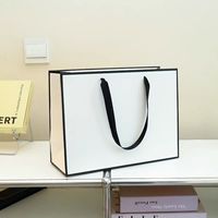 Sac de courses en papier kraft personnalisé classique, résistant, avec fond renforcé, fermeture magnétique longue, laminé, écologique, imprimé à l'écran