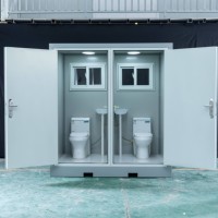 Toilette portable extérieure en acier durable, écologique, avec panneaux sandwich, design moderne YIJI, installation facile.