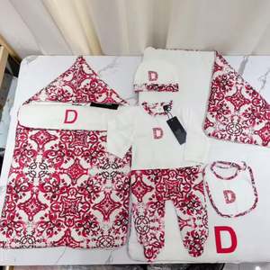 Conjunto de Cinco Piezas de Ropa para Bebé Recién Nacido, Garantía de Calidad - Product Image 1