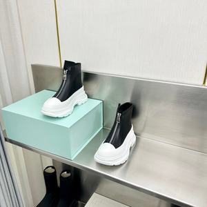 Las nuevas botas con cremallera de alta calidad están diseñadas por un diseñador original como zapatos de plataforma de lujo para mujer para uso casual. - Product Image 4