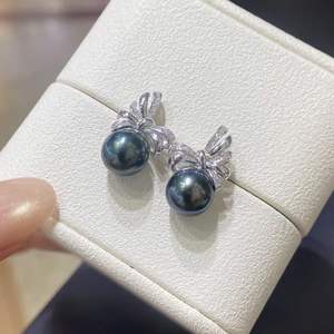 Pendientes de Perlas de Tahití en Plata de Ley 925, Perlas Naturales de Agua Salada de 9-10 mm, Perlas Oscuras de Alto Brillo, Pendientes con Perlas Impecables en su Parte Delantera - Product Image 4