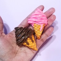 La Chine fabrique des aimants de réfrigérateur de dessert exquis personnalisés crémeux doux aliments vifs personnalisés gâteau populaire d'aimants de réfrigérateur