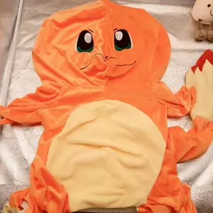 Bán Buôn 90 Cm Kích Thước Lớn Charmander Da Sang Trọng Mềm Mại Dễ Thương Phim Hoạt Hình Bán Hoàn Thành Không Có Nhồi Charmander Đồ Chơi