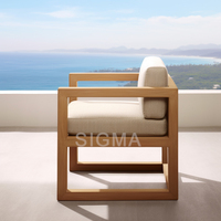 Canapé de patio extérieur moderne avec structure en bois, coussin beige pour jardin, terrasse, villa, hôtel, bord de piscine, balcon, terrasse