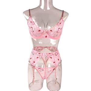 Ensemble de lingerie sexy en dentelle respirante et confortable pour femme, ensemble trois pièces en maille, vente en gros - Product Image 5