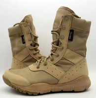 Bottes tactiques en cuir légères et respirantes avec une semelle confortable et souple.