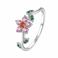 Anillo Abierto Floral Glowluxe con Zirconia Rosa, Detalles de Hoja Verde, Plata de Ley 925 Pulida, Joyería Contemporánea