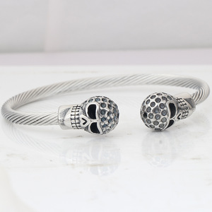 Pulsera de Acero de Titanio con Diseño de Calavera, Cable de 4 mm, Joyería Unisex, Diseño Creativo de Esqueleto Redondo para Halloween - Product Image 2