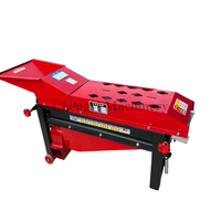 Machine combinée polyvalente pour le décorticage et la battage du maïs, avec des mécanismes de traitement adaptables.