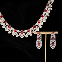 Collier ras-du-cou plaqué or anti-oxydation de haute qualité, design élégant, avec chaîne pour robe de soirée ornée de pierres précieuses rouges et blanches, nouveauté pour femme, best-seller