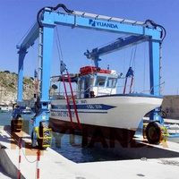 Manutention de bateaux hors de l'eau : Équipement de grue pour le transport maritime, équipement de manutention pour marinas et chantiers navals
