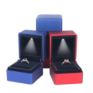 Nueva Caja de Joyería de Plástico de Alta Gama al por Mayor de China, Cajas de Joyería con Luces LED, Caja de Regalo Cuadrada para Joyería - Product Image 1
