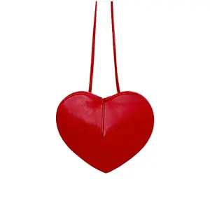 حقيبة كتف من الجلد الطبيعي بجودة عالية من قوانغتشو ، حقيبة صغيرة من الجلد الأحمر على شكل قلب ، حقيبة كروس بودي للنساء