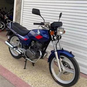 Moteur bicylindre rétro d'occasion pour moto Wang 125cc, modèle WH110T-2A, authentique et importé de Chine continentale, idéal pour les trajets quotidiens. - Product Image 4