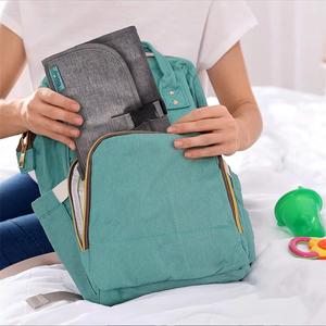 Station de voyage pliable portable pour le change de couches de bébé nouveau-né avec housse imperméable pour bébé et poche pratique - Product Image 2