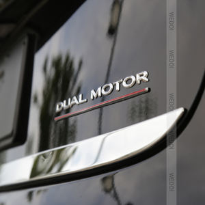 สัญลักษณ์ตัวอักษร DUAL MOTOR สำหรับตกแต่ง<span class=keywords><strong>รถ</strong></span>ยนต์ Tesla Model 3 X S สติ๊กเกอร์ติดฝากระโปรงท้าย<span class=keywords><strong>รถ</strong></span>ยนต์ ประสิทธิภาพสูง สีโครเมียม ดำ แดง - Product Image 5
