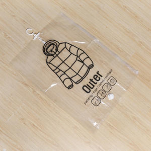 1 pièce Organisateur de placard suspendu sous vide pour rangement de vêtements, gain de place, sacs scellés transparents pliables, type crochet pour armoire - Product Image 4