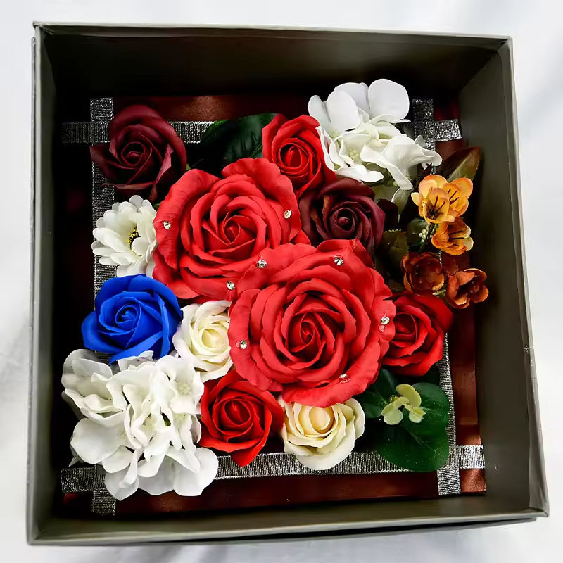 กล่องของขวัญทรงสี่เหลี่ยมลายกุหลาบ-สีแดง