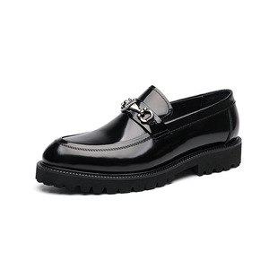 Zapatos de verano para hombre, mocasines sin cordones de estilo británico, zapatos informales de cuero con punta redonda, cómodos y duraderos - Product Image 1