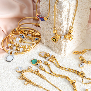 Bracelet à breloques en cristal Boîte à bracelet serpent personnalisée Bracelet en perles Bijoux en acier inoxydable hypoallergénique plaqué or 18 ct - Product Image 4