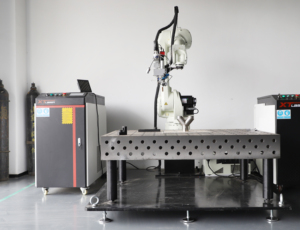 Machine de soudage laser à fibre <span class=keywords><strong>XT</strong></span> de haute qualité 2000W avec bras robotisé, tête de soudage oscillante, reconnaissance automatique de l'acier inoxydable, garantie <span class=keywords><strong>1</strong></span> an - Product Image 4