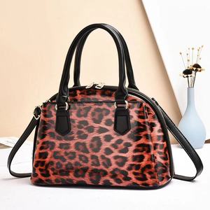Bolso Boston con Estampado de Leopardo para Mujer, Piel Sintética, Cierre de Cremallera, Correa Extraíble, Estilo Clásico, Bolso de Mano para Uso Diario - Product Image 2