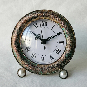 นาฬิกาตั้งโต๊ะเคลือบสีทองวงกลมคลาสสิก - Product Image 2