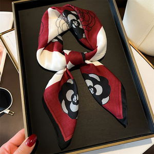 Elegante sciarpa floreale in bianco e nero per <span class=keywords><strong>donna</strong></span> sciarpa quadrata con stampa floreale bandane 65*65cm supporto modello personalizzato - Product Image 5