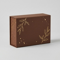 Boîte cadeau de luxe avec logo personnalisé, boîte en carton magnétique marron, boîte d'emballage pliable, vente en gros pour parfums, bijoux, cosmétiques