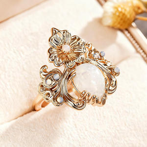 A063 Anello da Donna con Opale, Design Floreale, Montatura a Griffe, Pietra Naturale a Goccia, Gioiello di Moda per Matrimonio - Product Image 3