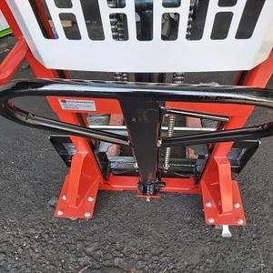 Nuevo Apilador Manual Hidráulico de Paletas BISON Modelo MHS1000-1.6 1000kg Rojo para Uso en Interiores con Ruedas de Goma - Product Image 2